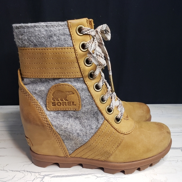 Sorel 'Lexie' Wedge Boot in Tan & Gray - size 6 Women's - Picture 2 of 13